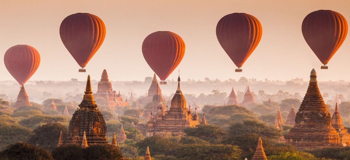 Ballonfahrten über das Tempelfeld der historischen Königsstadt sind eine beliebte Aktivität in Bagan und zählen zu den wohl beeindruckendsten Erlebnissen.