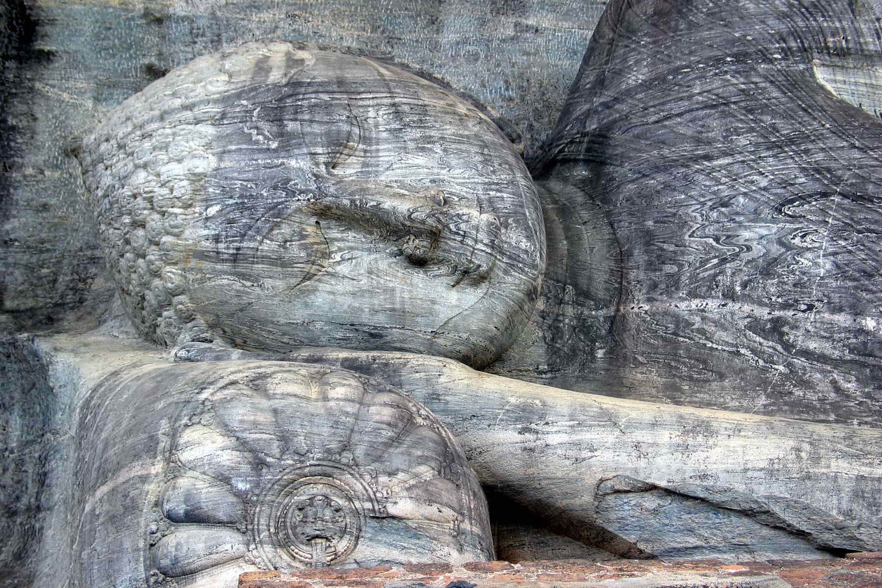 Liegender Buddha in Galviharaya