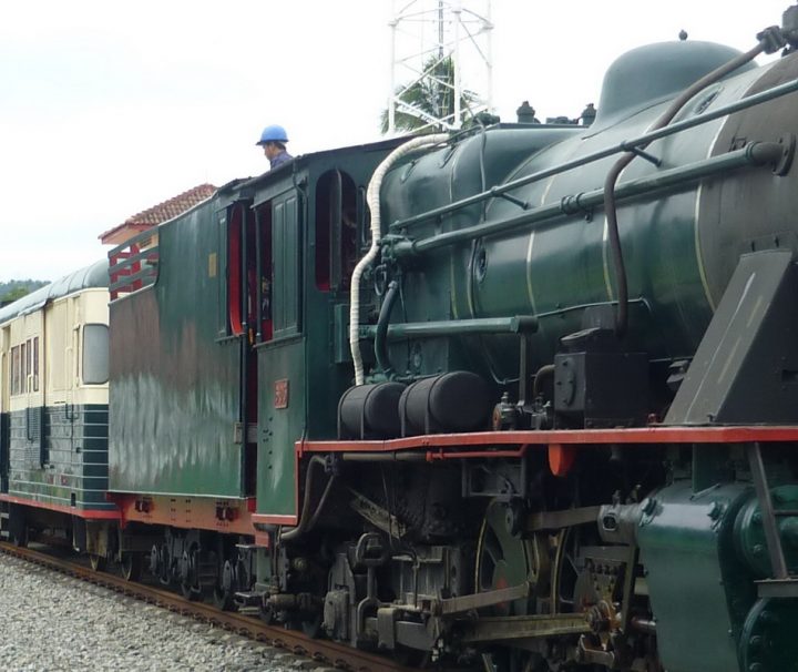 Historische Dampflokomotiven werden in Sabah auf Borneo für Vergnügungsfahrten genutzt und locken Eisenbahnbegeisterte aus aller Welt an.
