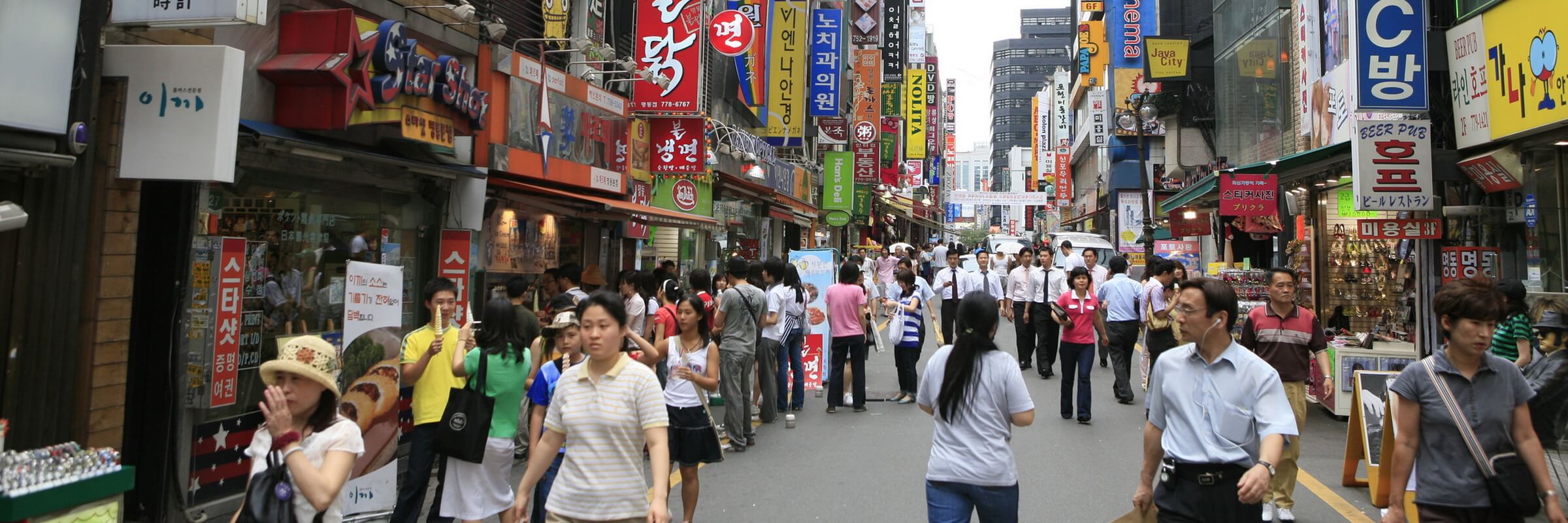 Das Einkaufsviertel Myeongdong ist einer der angesagtesten Orte in Seoul, sowohl unter Einheimischen als auch unter Touristen.