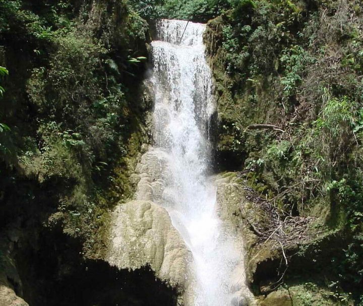 Der Kuang-Si-Wasserfall ist etwa 30 km von Luang Prabang entfernt gelegen und ein beliebtes Ziel für Tagesausflüge.
