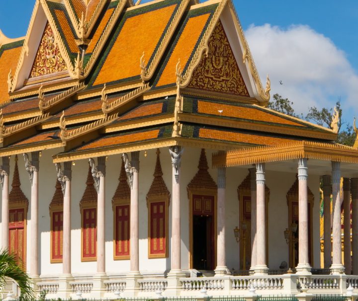 Die Thronhalle und der Tempel des Königs, die Silver Pagoda, zählen zu den wichtigsten Gebäuden in Phnom Penh.