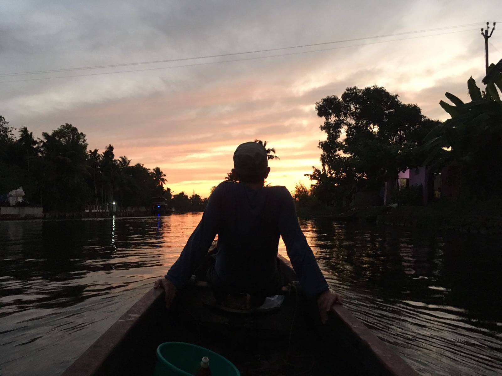 Sonnenuntergang als Abschluss einer entspannten Tour auf den Backwaters in Indien