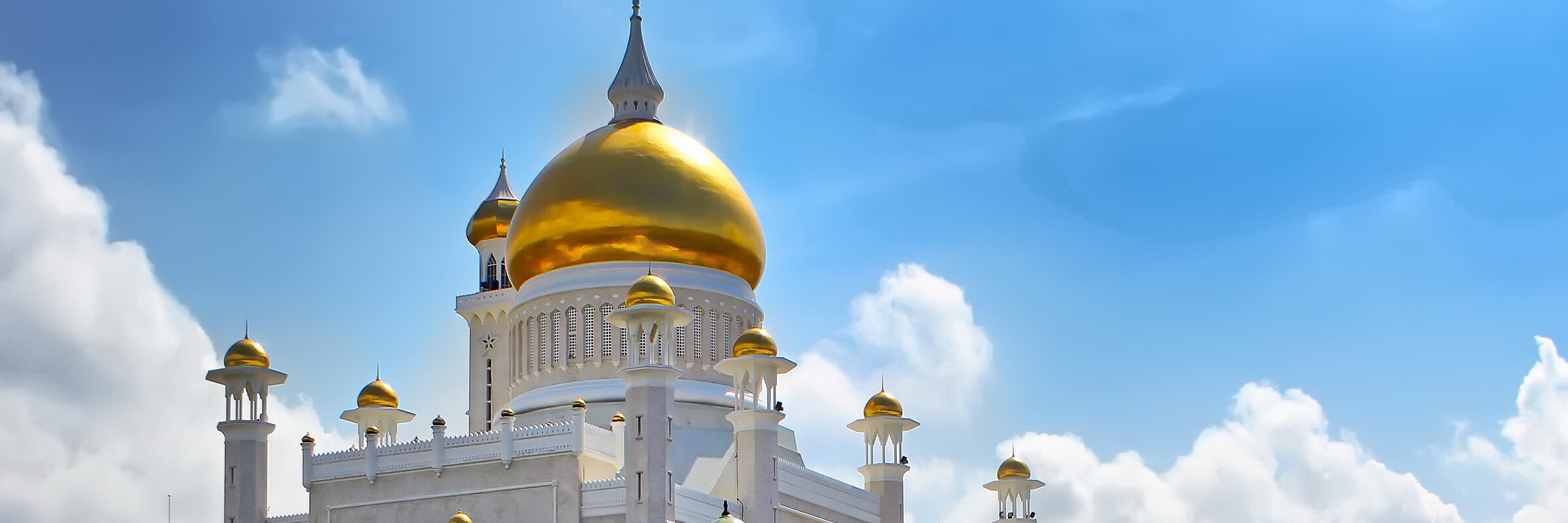 Die königliche Moschee Sultan Omar Ali Saifuddin in Bandar Seri Begawan gilt als Wahrzeichen der Stadt und des ganzen Landes.
