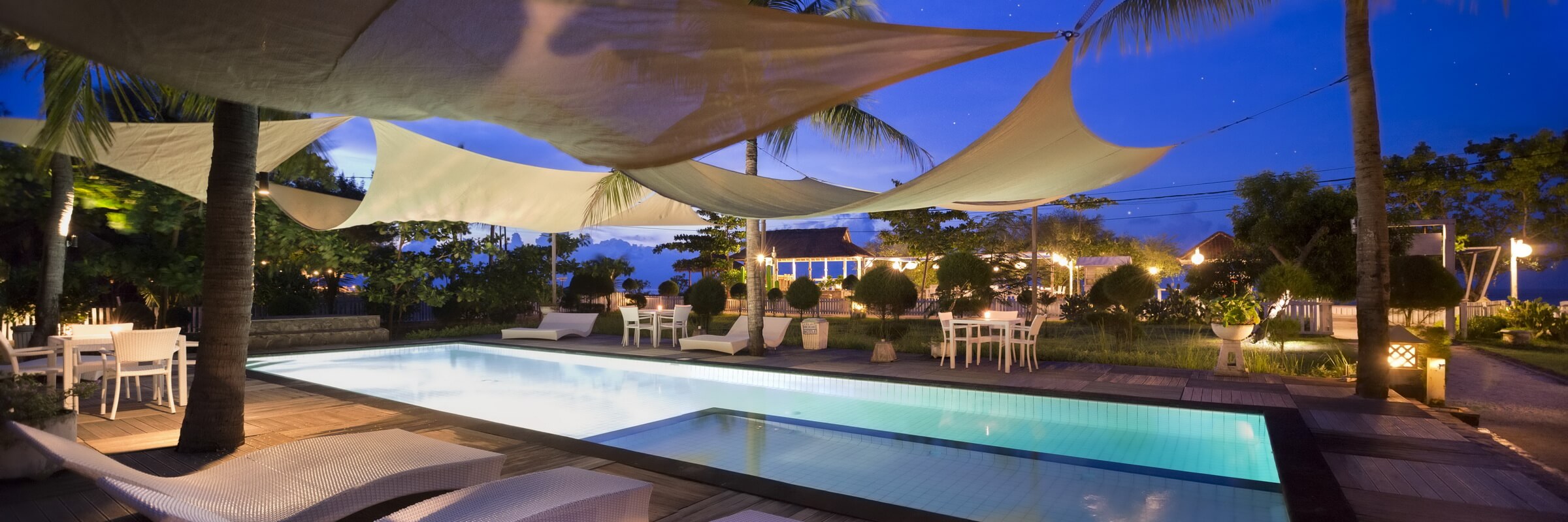 Das Gili Eco Villas verfügt über einen schönen Swimmingpool und zahlreiche Sonnenliegen, die zum Baden und Relaxen einladen.