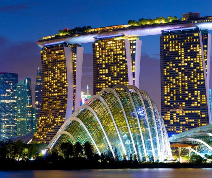 Singapur Reise: Die imposante Hotelanlage „Marina Bay Sands“ ist ein 20 Hektar umfassendes Luxusresort in Singapur.