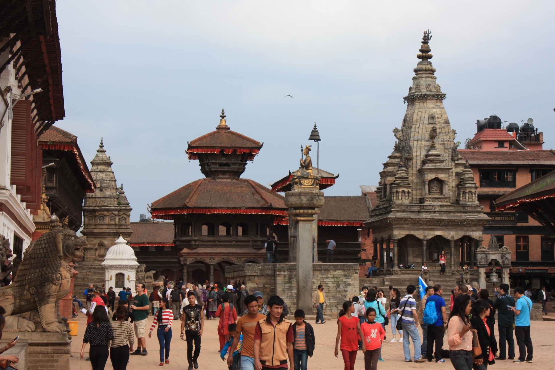 In Bhaktapur befinden sich 172 Tempelanlagen aus der Zeit vom 14. bis zum 18. Jahrhundert, seit 1979 ist die Stadt Teil des UNESCO-Weltkulturerbes.