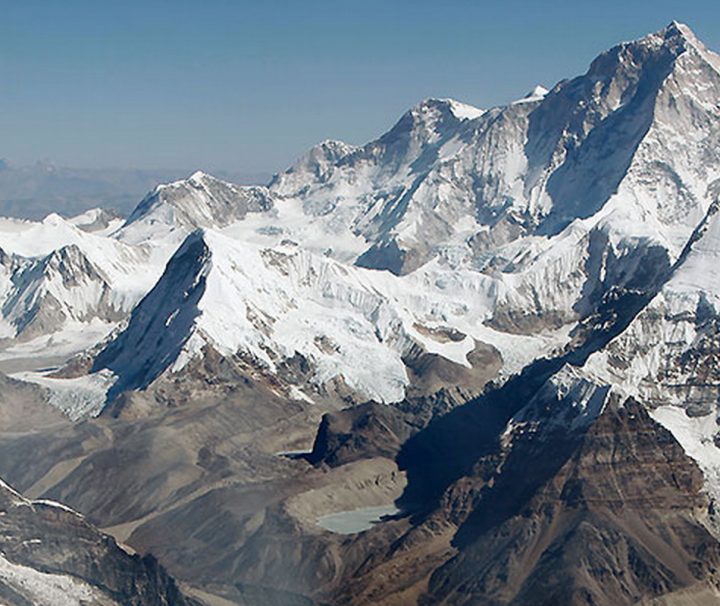 Nepal beheimatet die höchsten Berge der Welt und zieht mit seinen atemberaubenden Ansichten zahlreiche Besucher an.