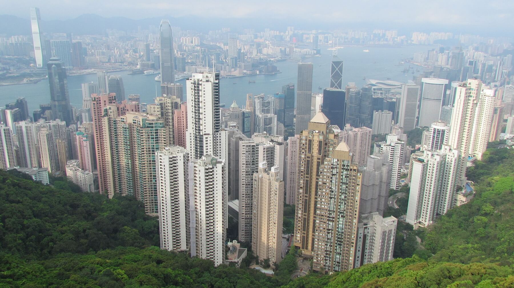 Die Skyline von Hongkong streng nach Feng Shui ausgerichtet