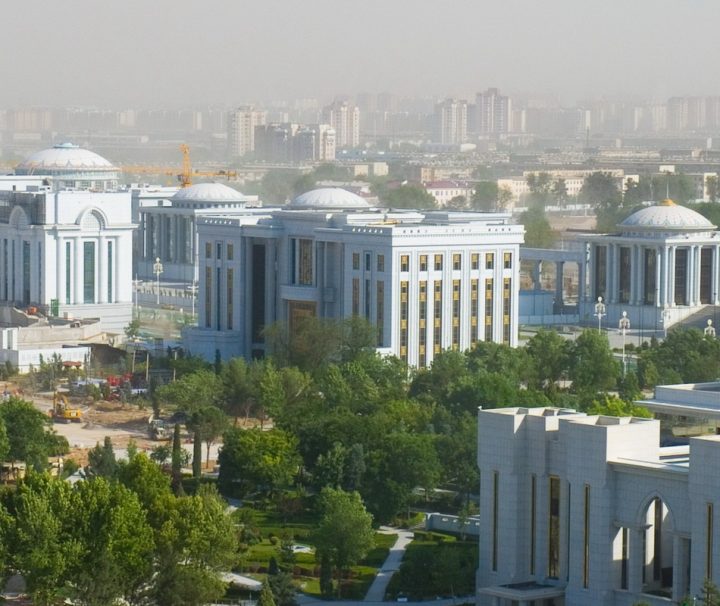Blick auf den Präsidentenpalast von Aschgabat, der am Azadi Platz liegt