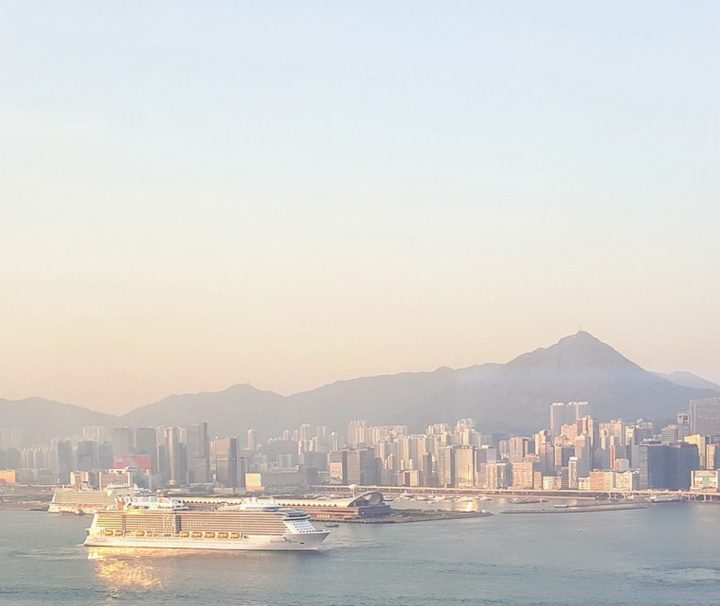 Den Namen Victoria Harbour bekam der Hafen, nachdem Hongkong 1843 zur englischen Kolonie wurde.