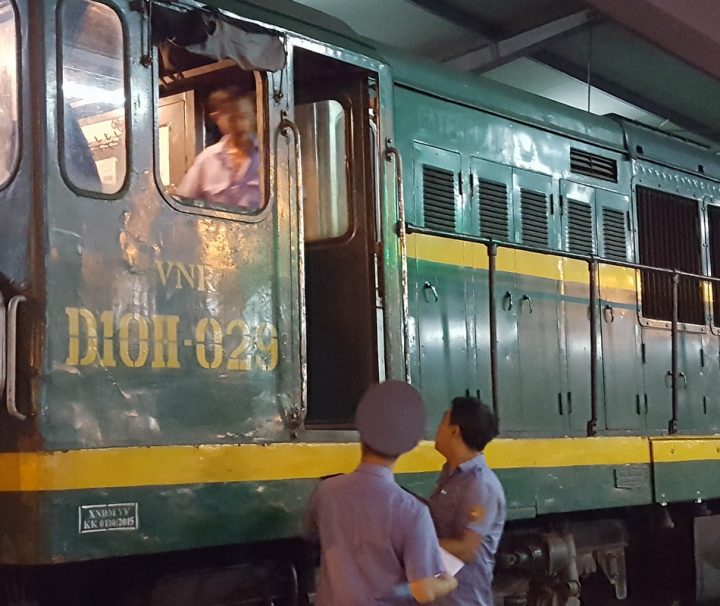 Mit dem Zug durch Vietnam zu Reisen ist ein einziges Abenteuer, das seines gleichen sucht.