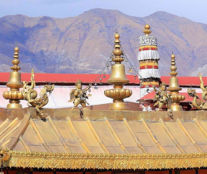 Im Jokhang Tempel in Lhasa befindet sich das bedeutendste Heiligtum für Buddhisten, der Buddha Sakyamuni.
