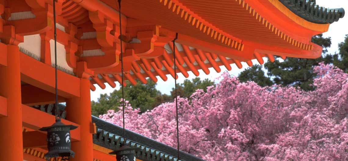 Der Heian Schrein gehoert mit zu den bedeutesten Schreinen in Japan. Er wurde mit der Gruendung der Stadt Kyoto gebaut.