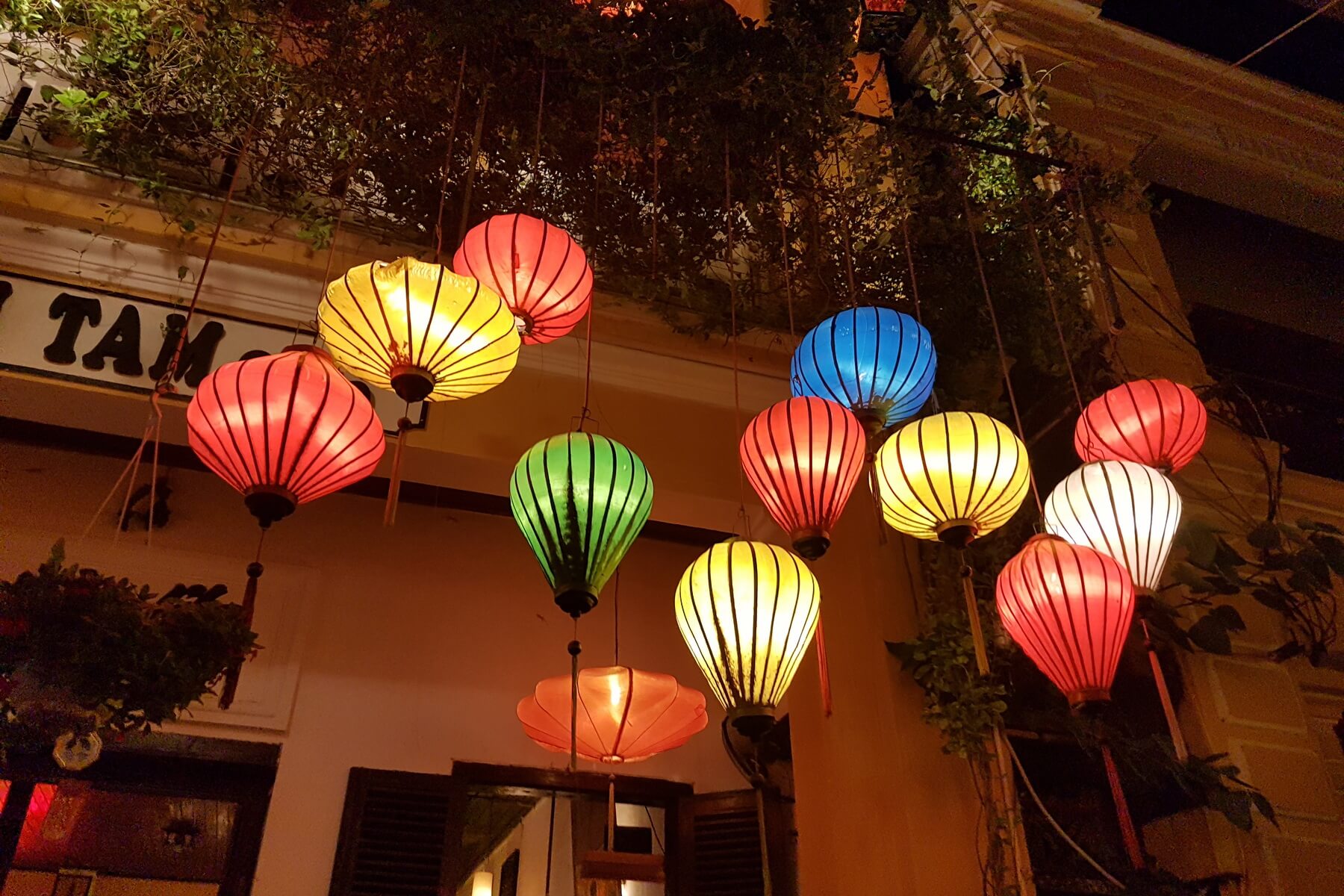 Die bunten Lampions in Hoi An sind vor allem nachts wunderschön