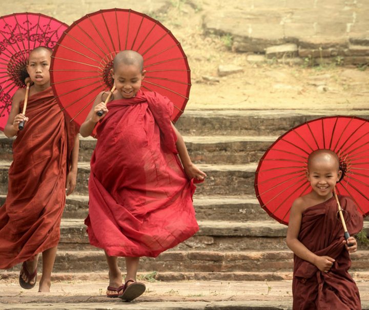In Myanmar gibt es etwa eine halbe Million buddhistische Mönche, Nonnen und Novizen.