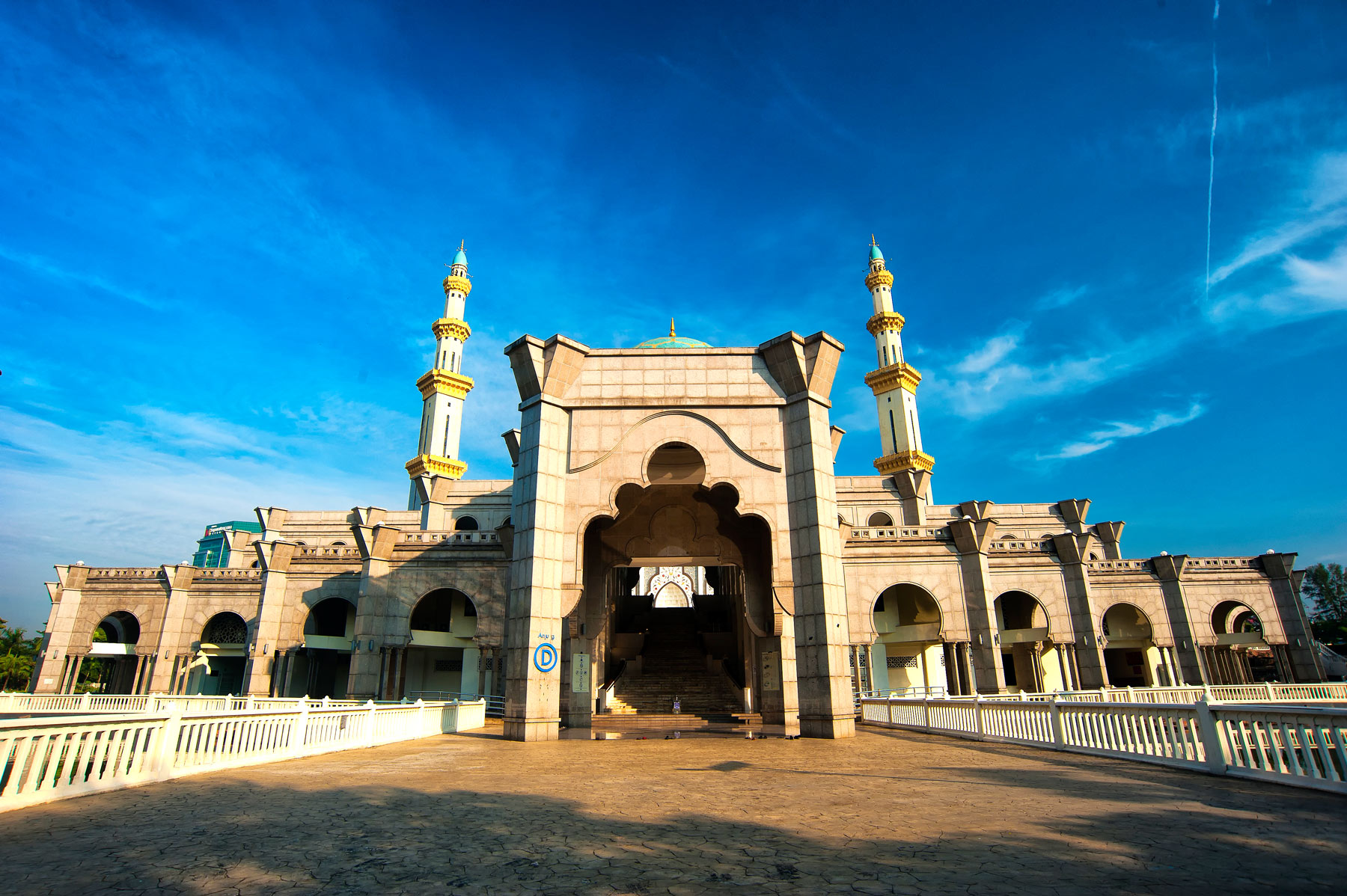 Die Moschee Masjid Wilayah Persekutuan in Malaysia bietet Platz für bis zu 17.000 Personen.