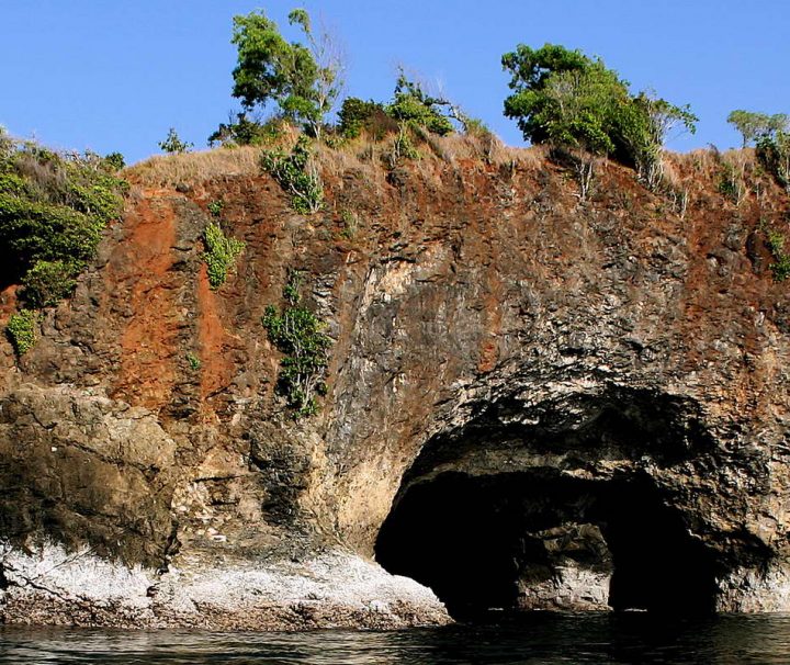 Die vom Tourismus noch weitestgehend unberührten Molukken Inseln faszinieren mit atemberaubenden Landschaftsbildern.