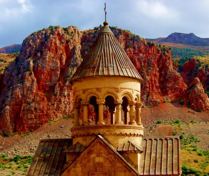 Am Ende der wunderschönen Schlucht Amaghu gelegenenes Kloster Noravank in Armenien
