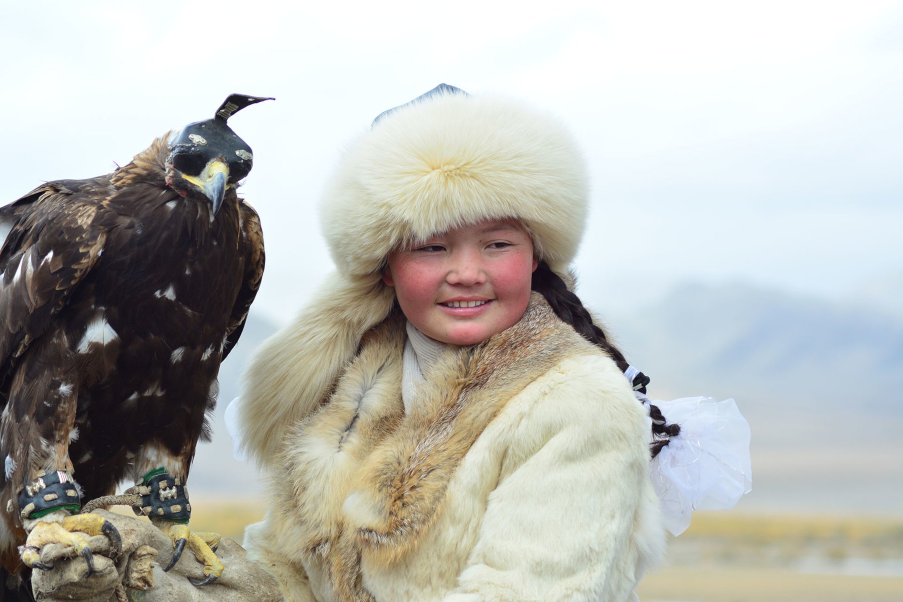 Bei den Adlerwettkämpfen des „Golden Eagle Festivals“ in der Mongolei geht es um Schnelligkeit der Tiere sowie das Befolgen der Befehle.